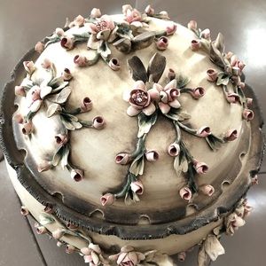 Capo di Monte bowl with lid